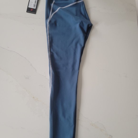 Peloton Workout Set: Move Mission Strappy Bra + Move Mission Seam Legging - Picture 6 of 11